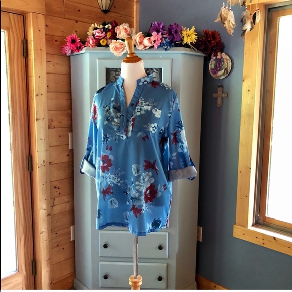 Beautiful Blouse w/ Button Up Sleeves. Brand NEW!! - Picture 5 of 8